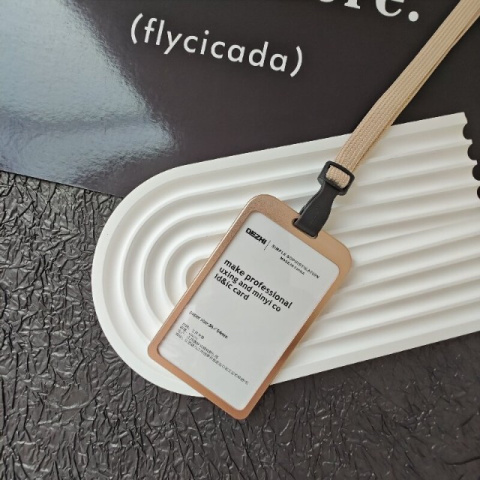 Identyfikator etui na kartę ze smyczą ZŁOTY Identyfikator etui na kartę ze smyczą ZŁOTY