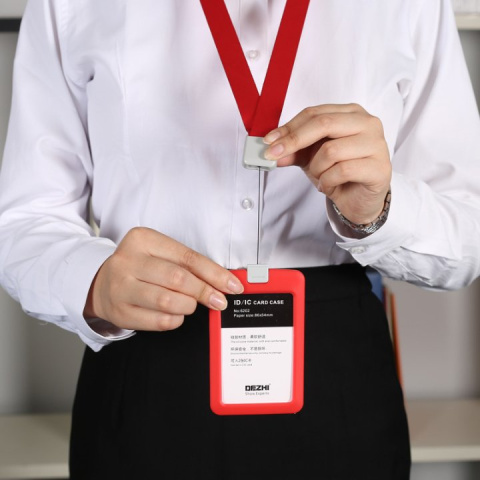 Identyfikator etui na kartę ze smyczą wysuwaną CZARNY Identyfikator etui na kartę ze smyczą wysuwaną CZARNY